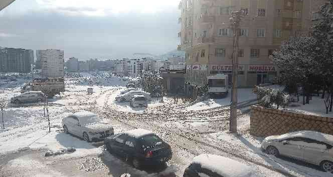 Mardin’de kar bahar dinlemiyor