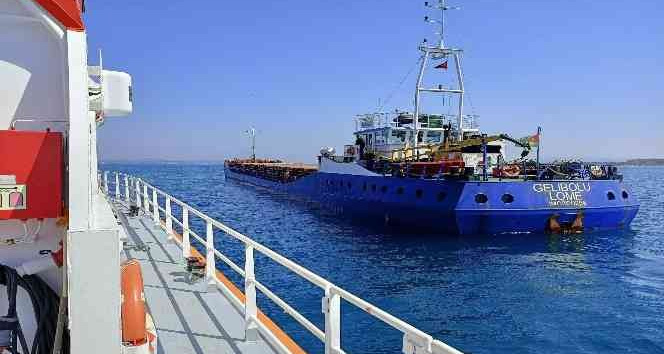 Çanakkale Boğazı’nda karaya oturan gemi kurtarıldı