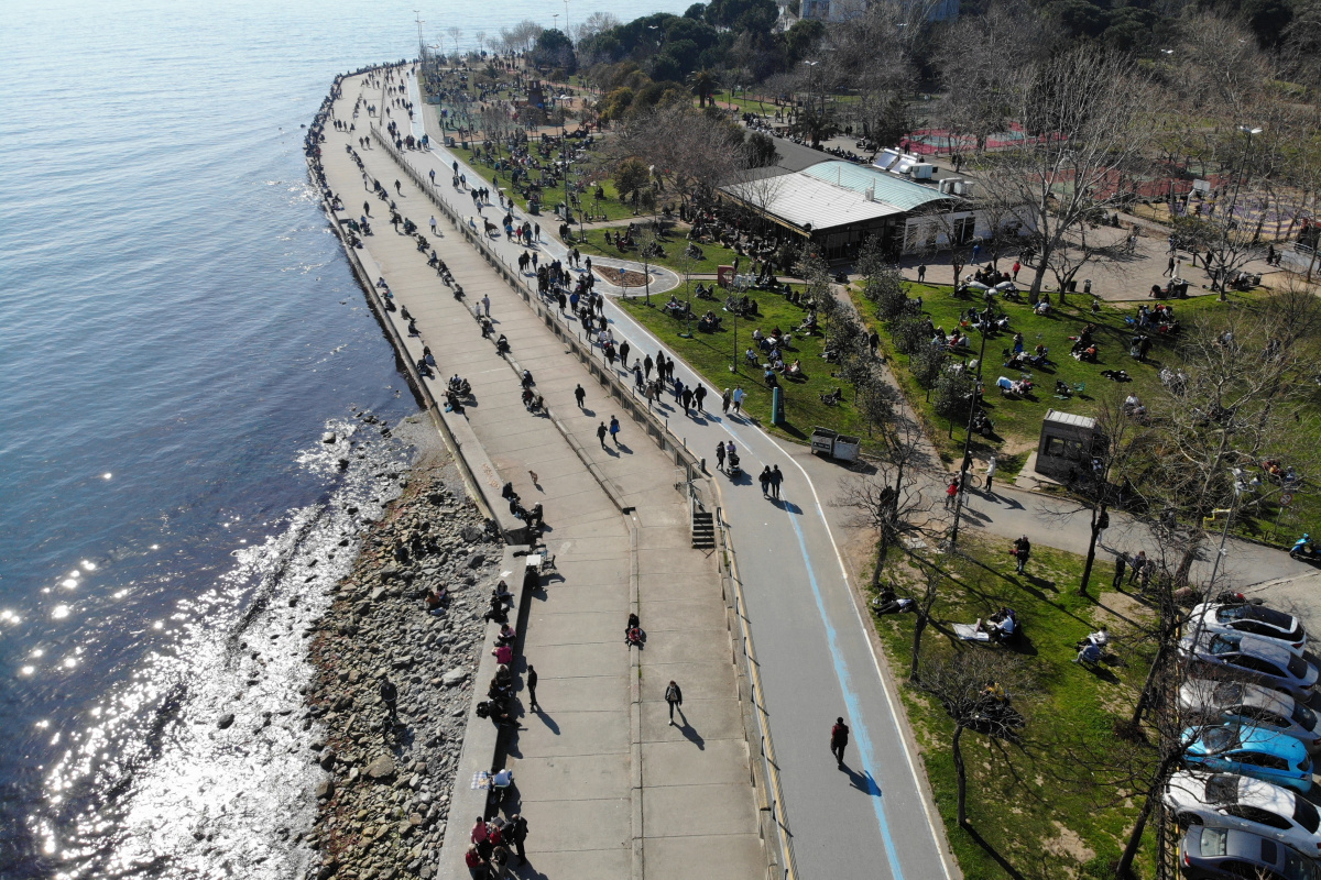 Caddebostan sahili hafta sonunda doldu taştı