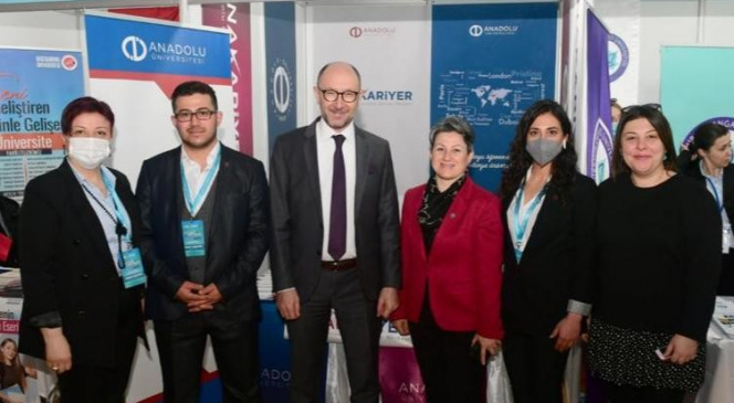 Anadolu Üniversitesi’nin genç insan kaynağı BATIKAF'ta sektörle buluştu