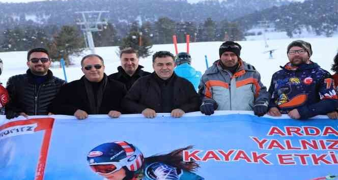 Belediyenin destek verdiği ‘kar kurtları’ndan nefes kesen gösteri