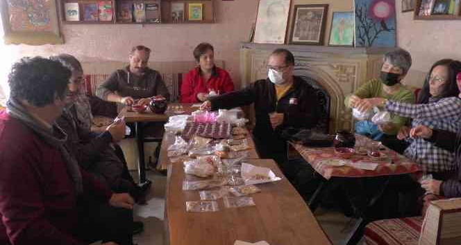 Ata tohumlarını önce üretiyorlar, sonra paylaşıyorlar