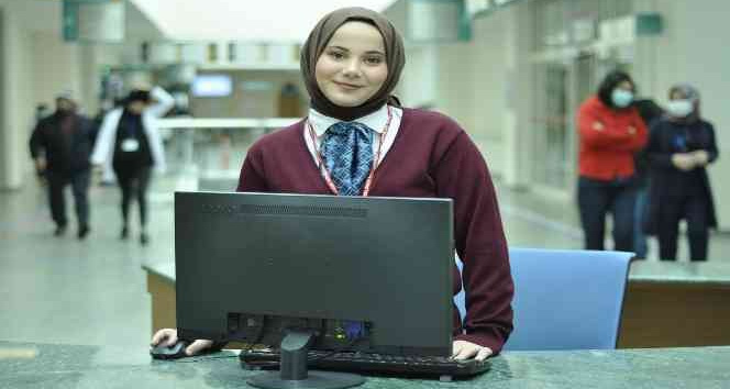 Moda Tasarımcısı Safiye Ekiz, sağlık çalışanları için fular tasarladı