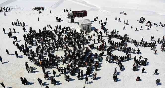Mart ayında kar festivali coşkusu