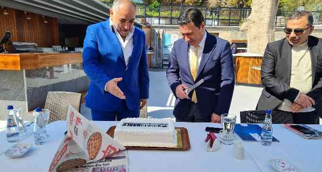 Belediye Başkanı Aras, Sıcak Haber’in yaş gününü kutladı