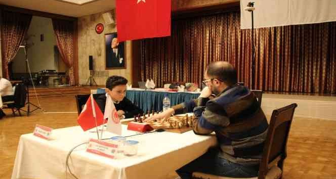 Bursa Büyükşehir Belediyesporlu satranççı Ediz Gürel TBMM Kupası’nda ikinci oldu