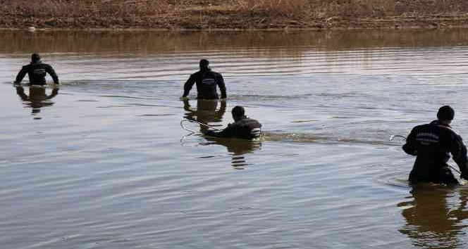 Kayıp genç Kızılırmak’ta suyun düşürülen debisinde aranıyor