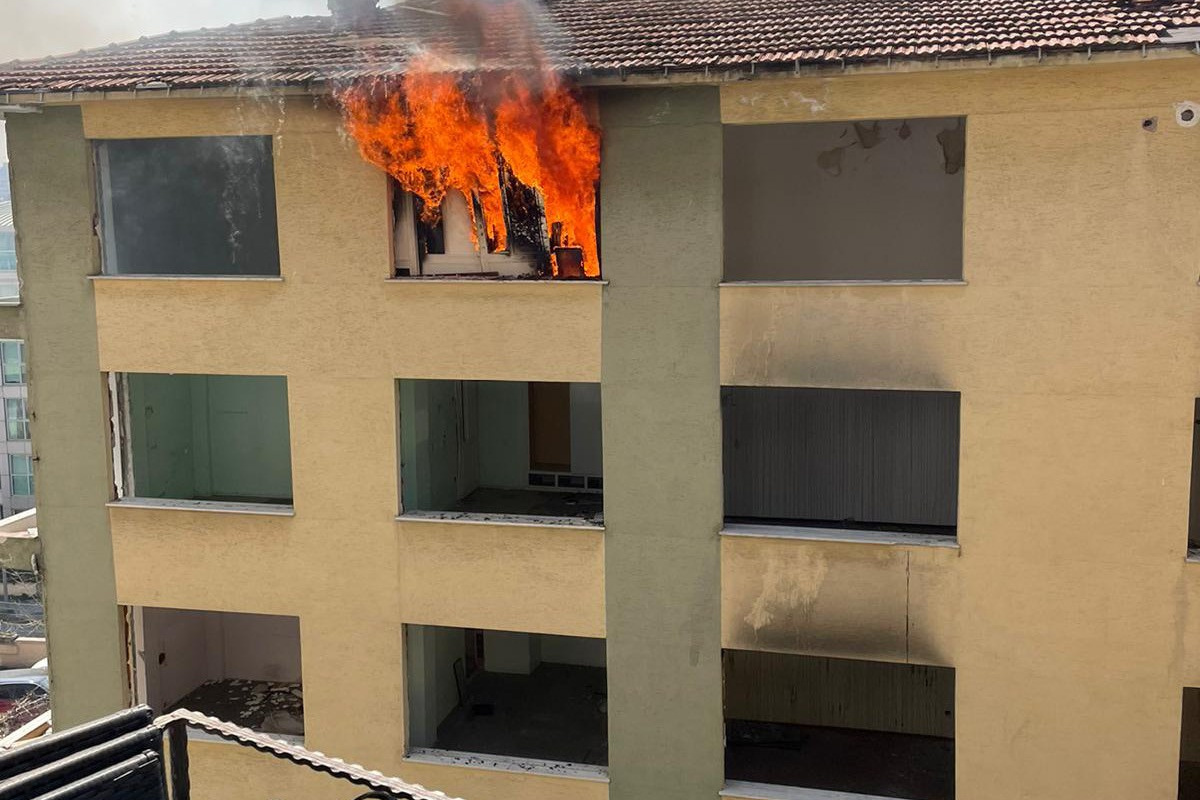 Şişli’deki bu binada her hafta yangın çıkıyor, mahalleli isyanda