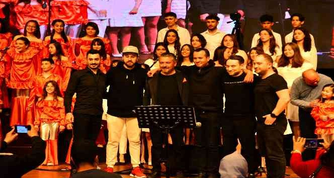 Kayahan, Manavgat’ta konserle anıldı