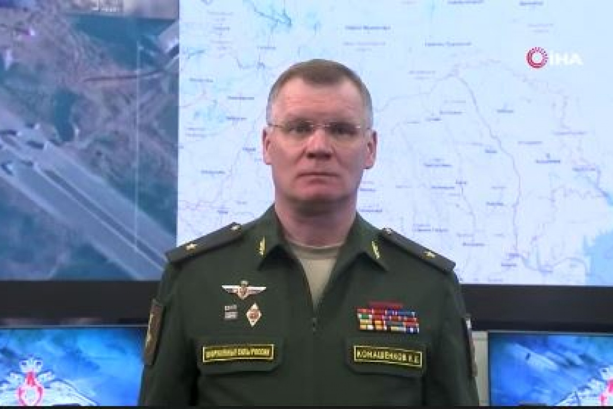 Rusya Savunma Bakanlığı: 'Azov taburu komutanlarını nakil için giden Mİ-8 helikopteri düşürüldü'