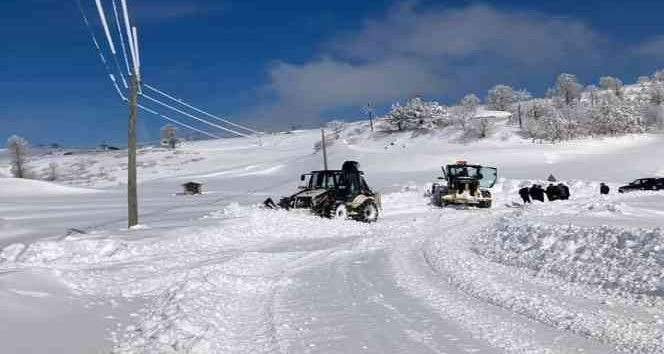 Mart’ta zorlu karla mücadele dikkat çekiyor