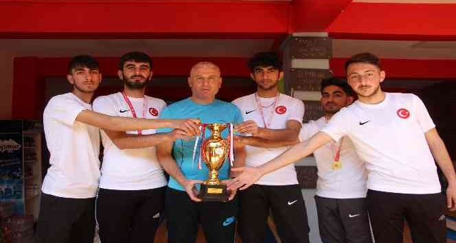 İnandılar, azmettiler, Türkiye Bowling Şampiyonu oldular