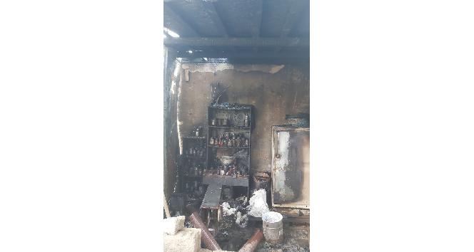 Yalova’da tek katlı ev yangında küle döndü