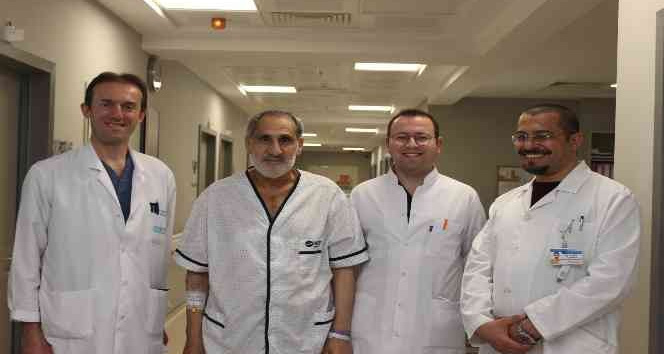 Karaciğer nakilli hastanın aort damarı değiştirildi