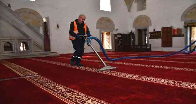 Altınova’da camiler ramazana hazır