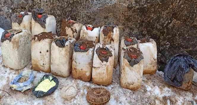 Tunceli’de teröristlerin inlerine girildi