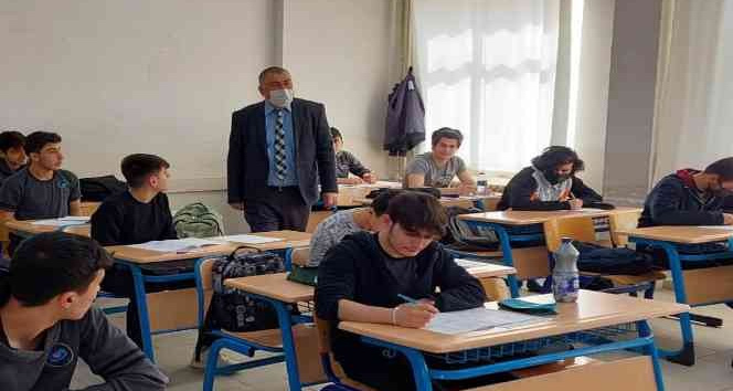 İmam hatip lisesi öğrencilerine mesleki sınav yapıldı