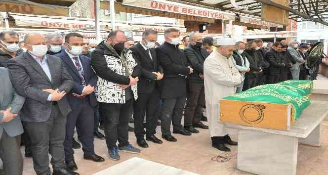 ’Zeytinci Ali Dayı’ olarak tanınan Ünyeli esnaf, son yolculuğuna uğurlandı