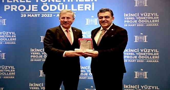 Başkan Demir’e ödül