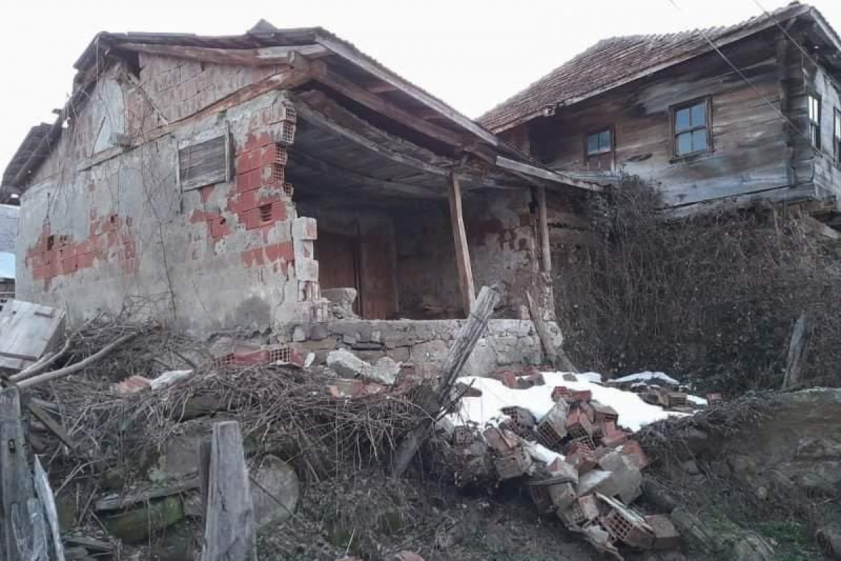 Sinop'ta heyelan: 5 ev kullanılamaz hale geldi