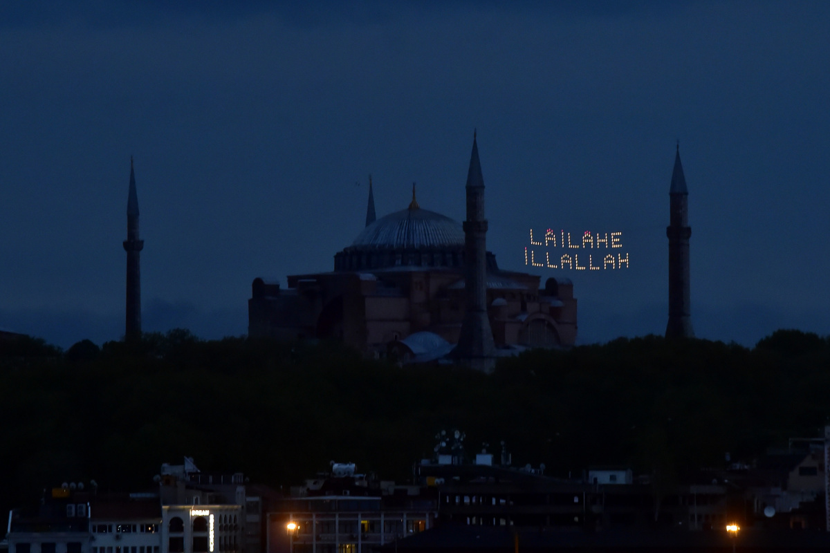 Ayasofya&#039;da 88 yıl aradan sonra ilk teravih namazı kılınacak