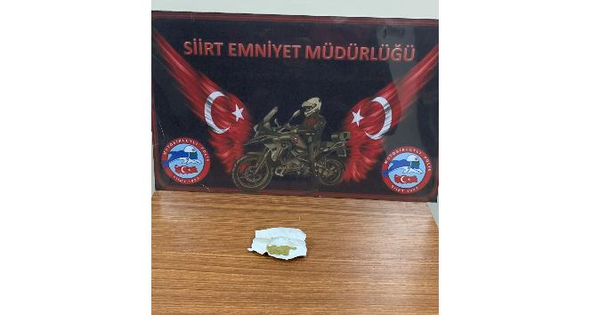 Siirt’te şüpheli şahsın üst aramasında uyuşturucu madde ele geçirildi