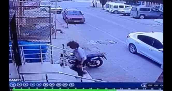 Çanakkale’de bir kadın, uçan çatının altında kalmaktan saniyeyle kurtuldu