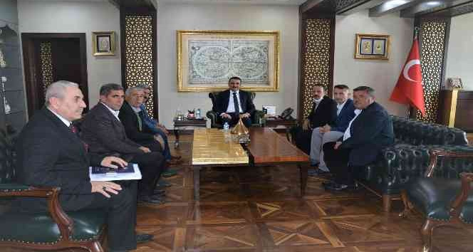 Siirt Valisi Hacıbektaşoğlu, köy muhtarlarının sorun ve taleplerini dinledi