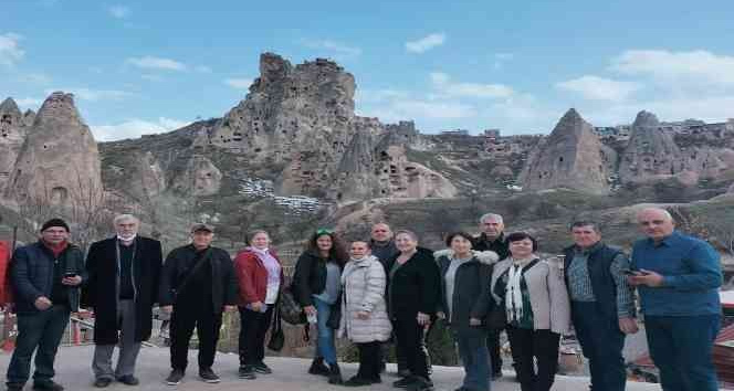 Vali Sonel, emekli öğretmenlere verdiği gezi sözünü yerine getirdi