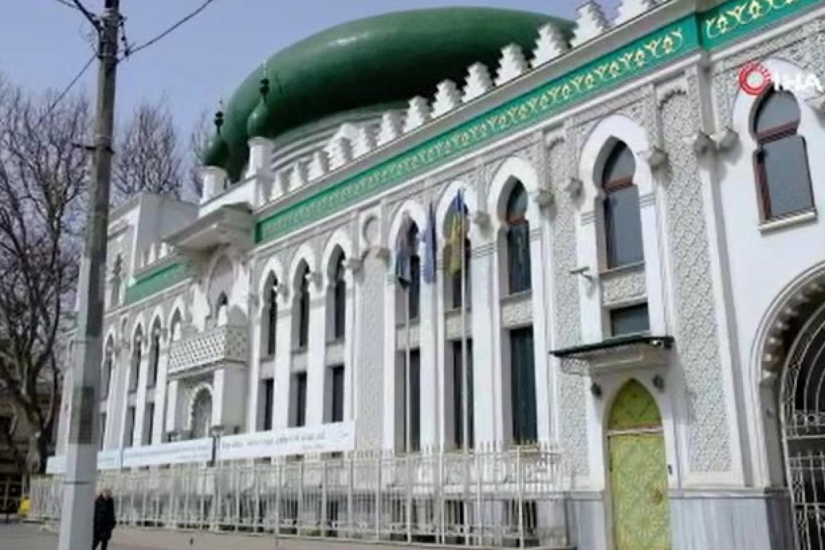 Ukrayna'da savaşın gölgesinde cuma namazı