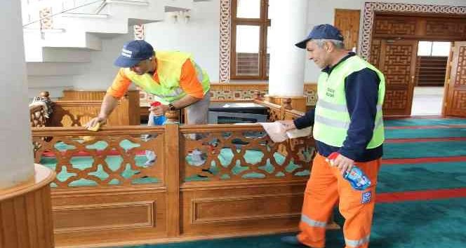 Camilerde Ramazan temizliği