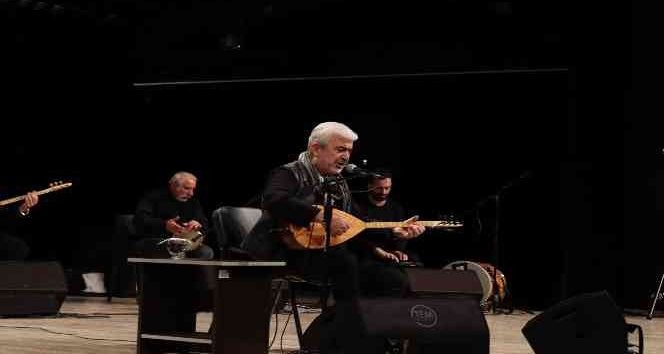 Tekdenli öğrenciler kahramanlık türküleri ile coştu