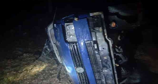 Tokat’ta hafif ticari araç uçuruma yuvarlandı: 3 yaralı