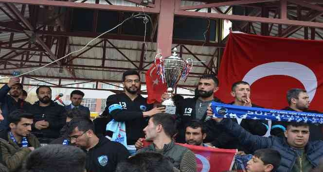 Şampiyon takım Adilcevaz’da coşkuyla karşılandı