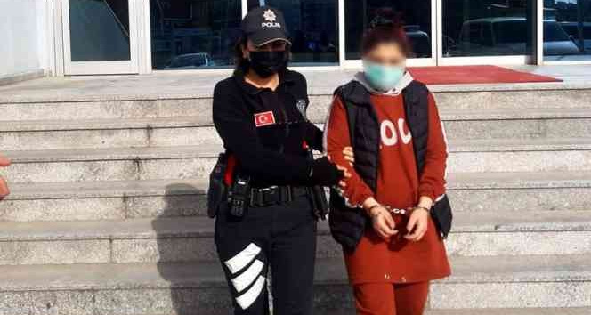 Kavga ettiği kişiyi boynundan bıçakladı