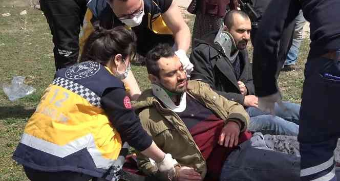 İki otomobil kafa kafaya çarpıştı: 2 ağır yaralı