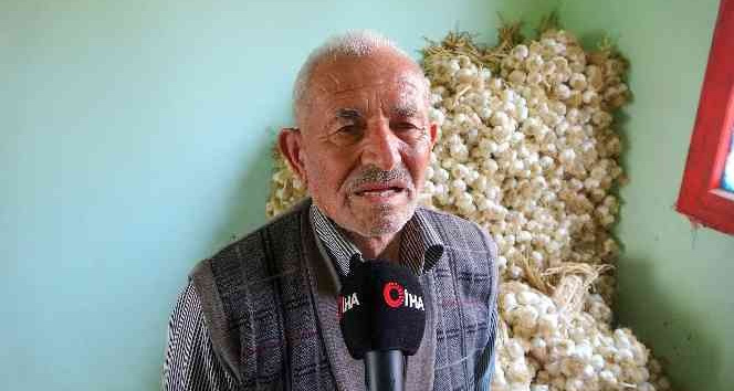 Zabıtanın tartısını aldığı seyyar satıcı İHA’ya konuştu: “Görevini yapan memur da emir kulu”