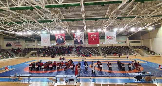 Okul Sporları Güreş Yıldızlar grup müsabakaları başladı