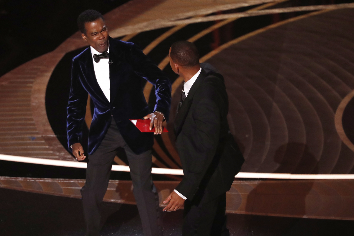 Chris Rock&#039;a tokat atan Will Smith, Oscar Akademisinden istifa etti