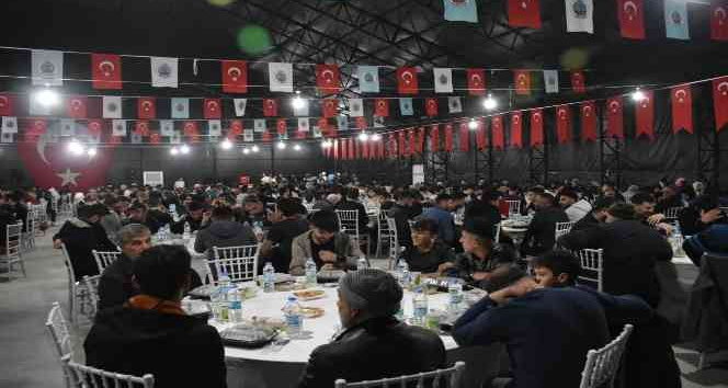 Siirt Belediyesi’nden Ramazan ayı boyunca iftar çadırında bin kişilik yemek
