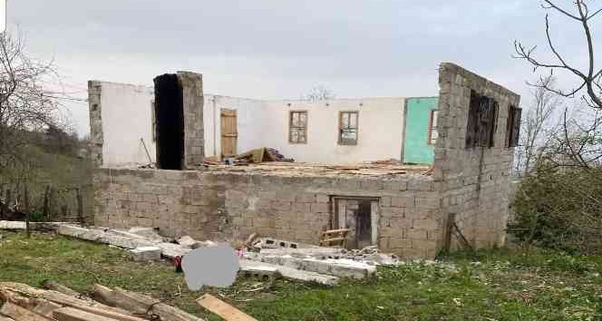 Evini tamir ederken çöken duvarın altında kalarak öldü