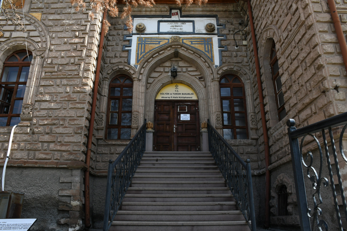 Aksaray’ın ilk valisi tarafından yaptırılan “Bilgi Yurdu” 96 yıldır hizmet veriyor