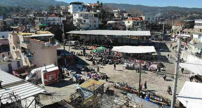 Bağlı bulunduğu ilçeden büyük olan Tekeler Mahallesi dikkatleri üzerine çekiyor