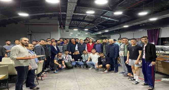 Milletvekilleri sahur programında öğrencilerle buluştu