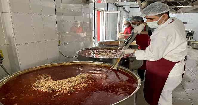 Kızılay Ağrı Şubesi’nden her gün 4 bin 500 kişiye sıcak yemek