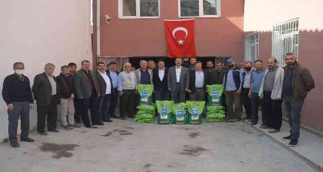 Niksar’da çiftçilere silajlık mısır tohumu dağıtıldı