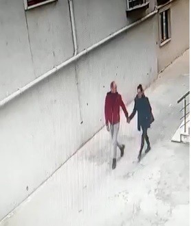 El ele geldiler, çalıp gittiler
