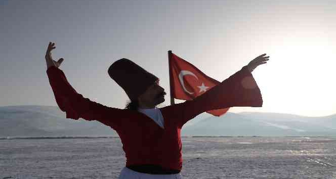 Çıldır Gölü’nde büyüleyen ‘Sema’ gösterisi