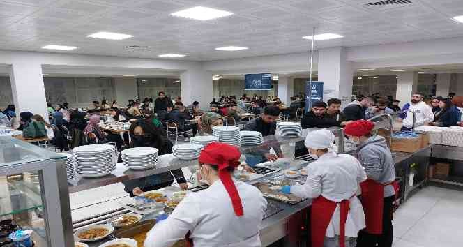 Üniversite öğrencileri iftar sofralarında buluşuyor