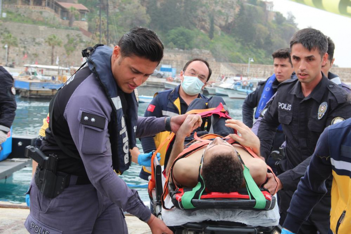 Antalya&#039;da falezlerden düşen üniversite öğrencisini, deniz polisi kurtardı